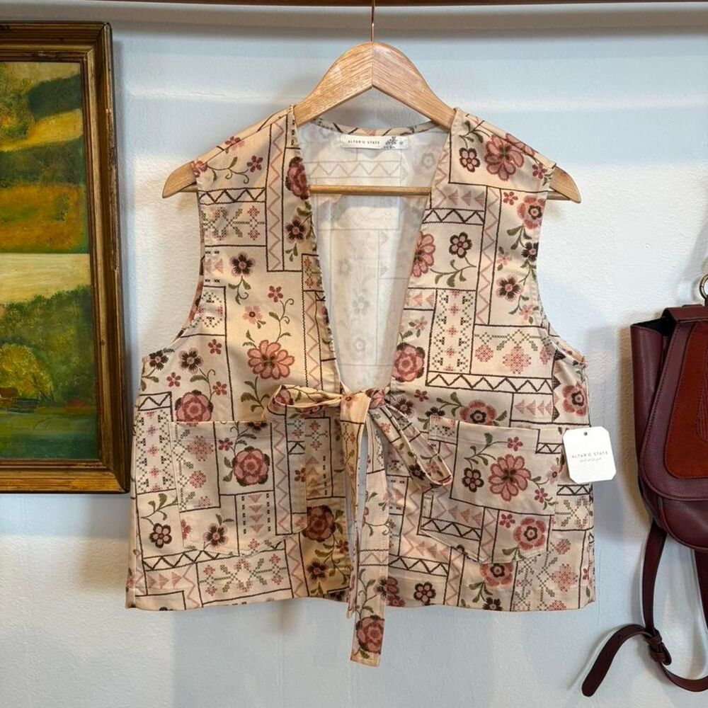 Altar’d State Patchwork Floral Tie Front Vest NWT Size M Cottagecore